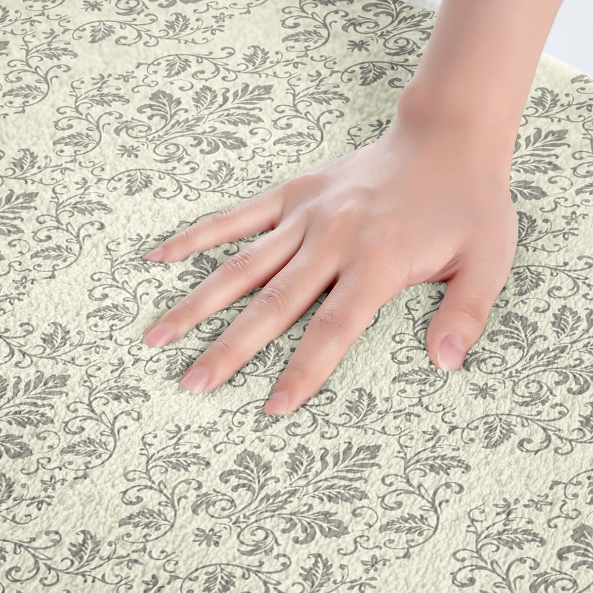 Jejeloiu Damask Bath Mats 16x24 Inch Vintage Floral